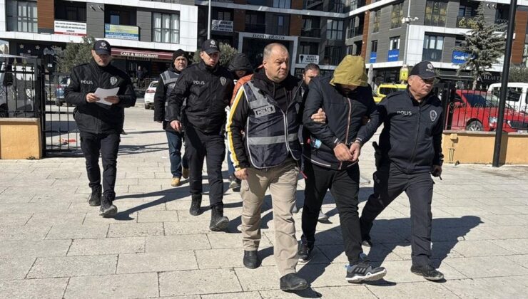 Kuyumcuya sahte altın satmaya çalıştılar