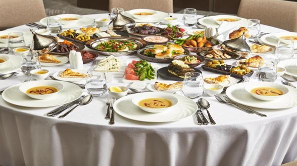 Vakıflardan iftar sofrası