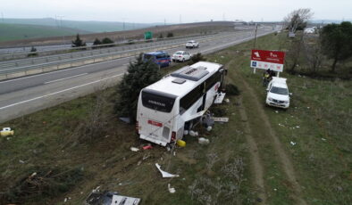 Tur otobüsü yoldan çıktı: 37 yaralı