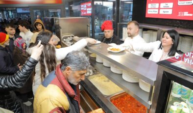Ramazan ayı boyunca ücretsiz yemek