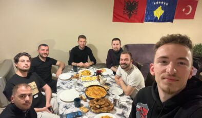 Kardeşlikte aynı sofrada buluştular