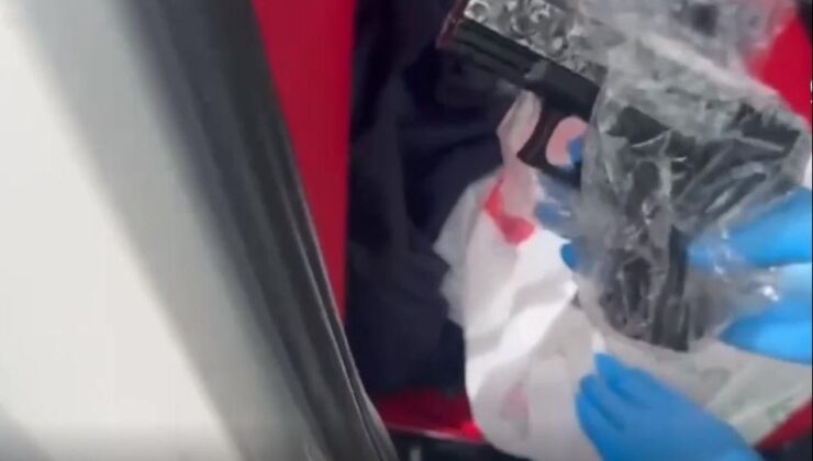 Araçta çok sayıda silah ele geçirildi