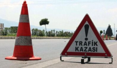 İki otomobil çarpıştı!