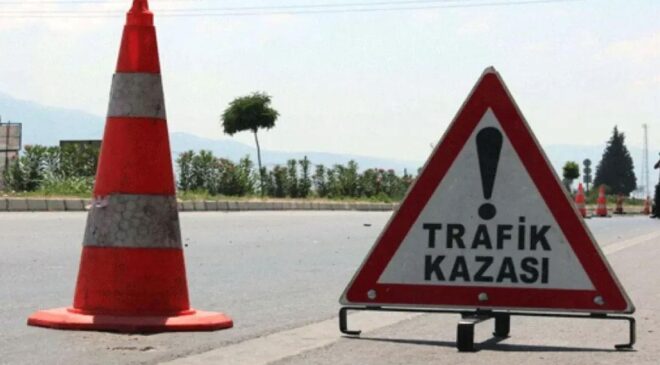 İki otomobil çarpıştı!