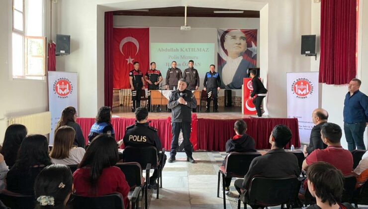 Karaburun, öğrencilerle bir araya geldi