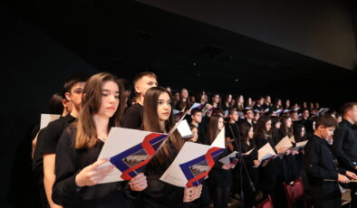 Liselilerden senfonik rock konseri