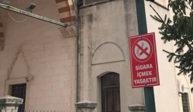 Taşlık Camii’nde sigara içen yandı