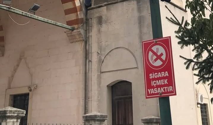 Taşlık Camii’nde sigara içen yandı