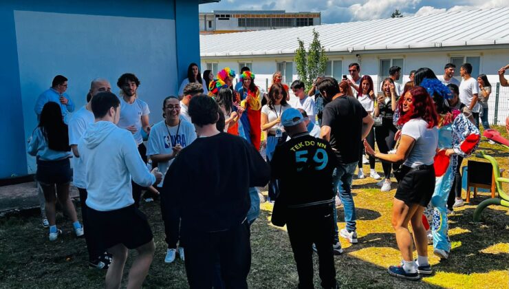Doğru diş fırçalamayı öğrendiler