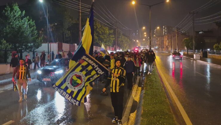 Taraftarlar şampiyonluğunu kutladı