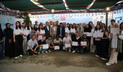 Uluslararası Öğrencilerin mezuniyet sevinci