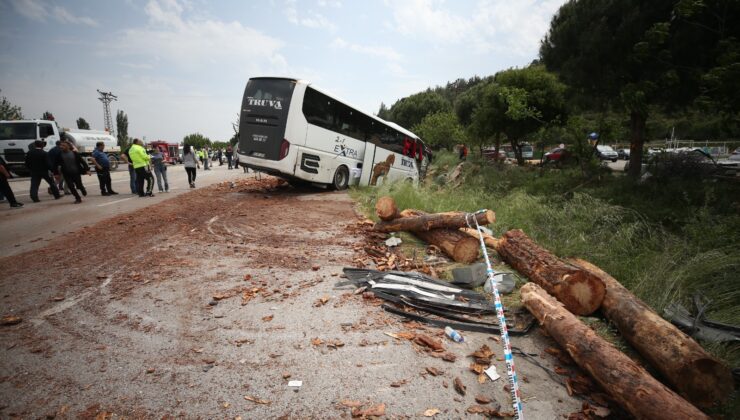 Çanakkale’de feci kaza: 8 ölü