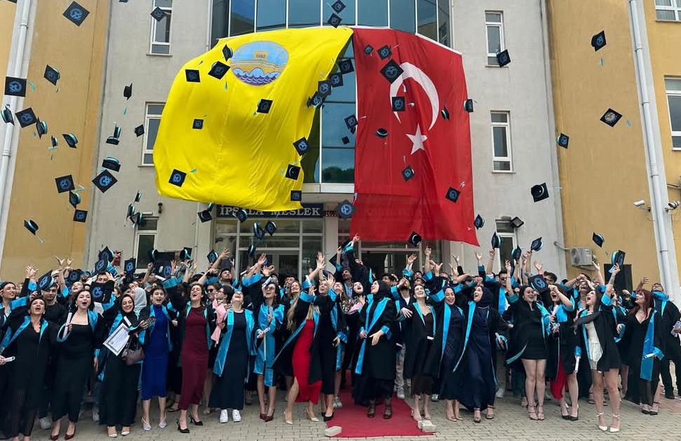 T.Ü. İpsala MYO’da mezuniyet coşkusu