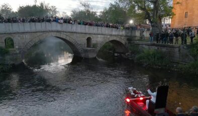 Babafingoyu kayıkla aradı