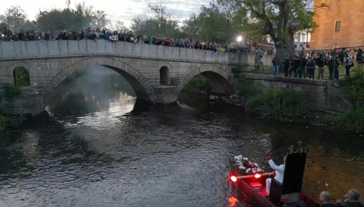 Babafingoyu kayıkla aradı