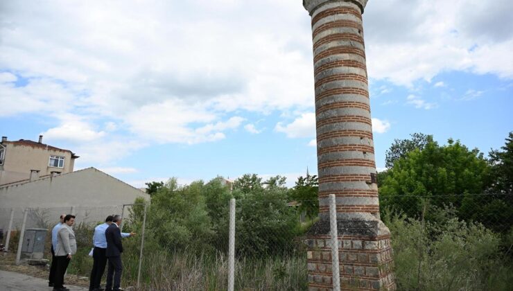 Sadece yıkık minaresi kaldı