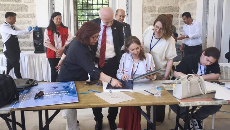 Vakıf eserlerini çizdiler
