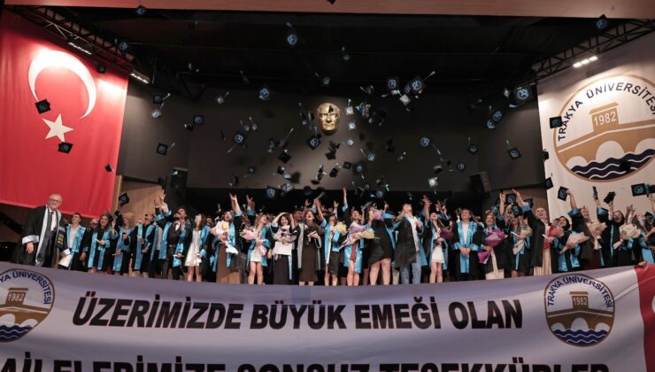 Öğrencilerin mezuniyet sevinci