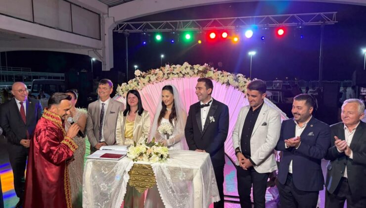 CHP’lileri buluşturan düğün