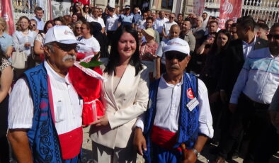 Akın’a davul zurnalı karşılama
