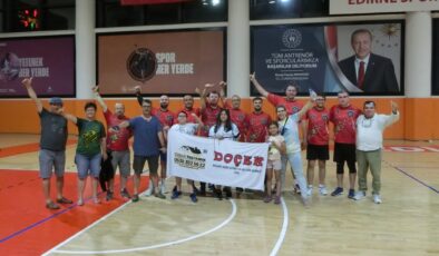 DOÇEK Voleybol takımı grubunda lider