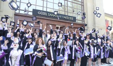 Güzel Sanatlar Fakültesi’nde mezuniyet coşkusu