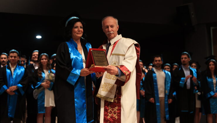 İkinci üniversitesini birincilikle bitirdi