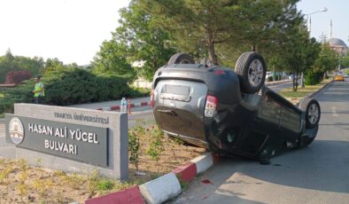 İki otomobil çarpıştı