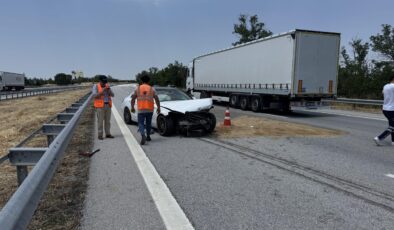 Otomobil ile SUV araç çarpıştı