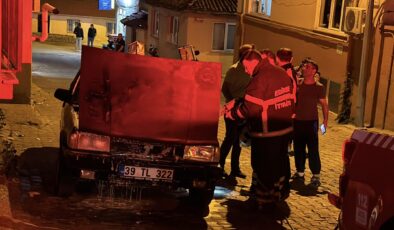 Park halindeki otomobil alev aldı