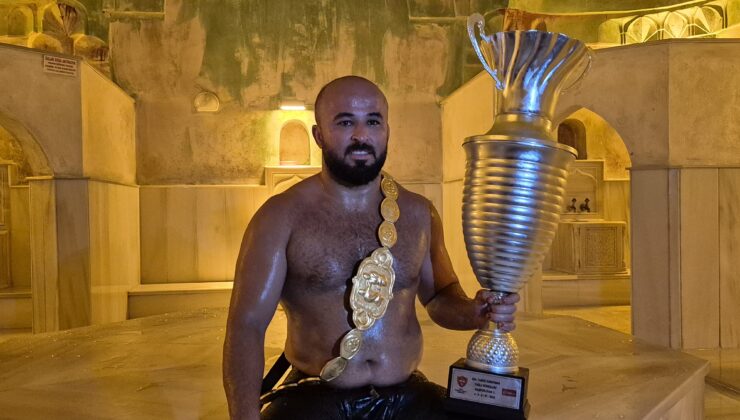 Başpehlivan hamamda yıkandı