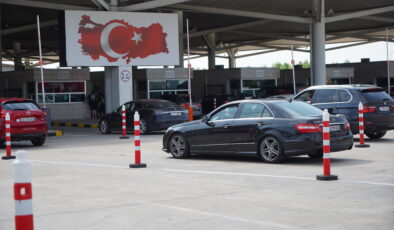 ‘Gurbet zor, ancak yaşayan bilir’