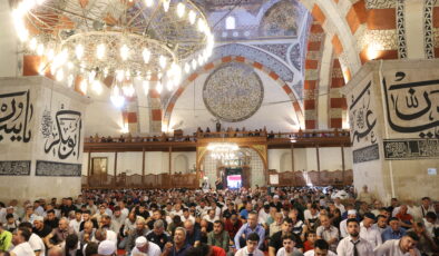 Cuma namazını Erbaş kıldırdı