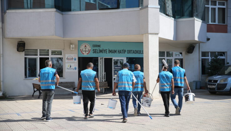 Okulların badanasını yükümlüler yapıyor
