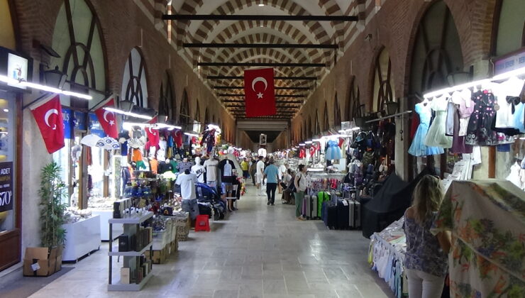 Sıcaktan bunalanlar soluğu Alipaşa’da alıyor