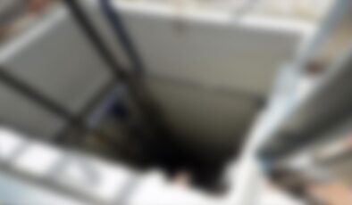 Asansör boşluğuna düştü