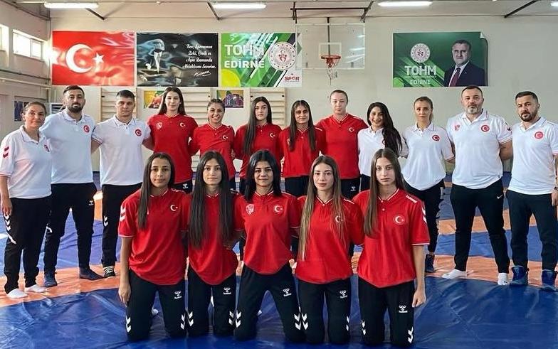 Atina’da güreşecekler