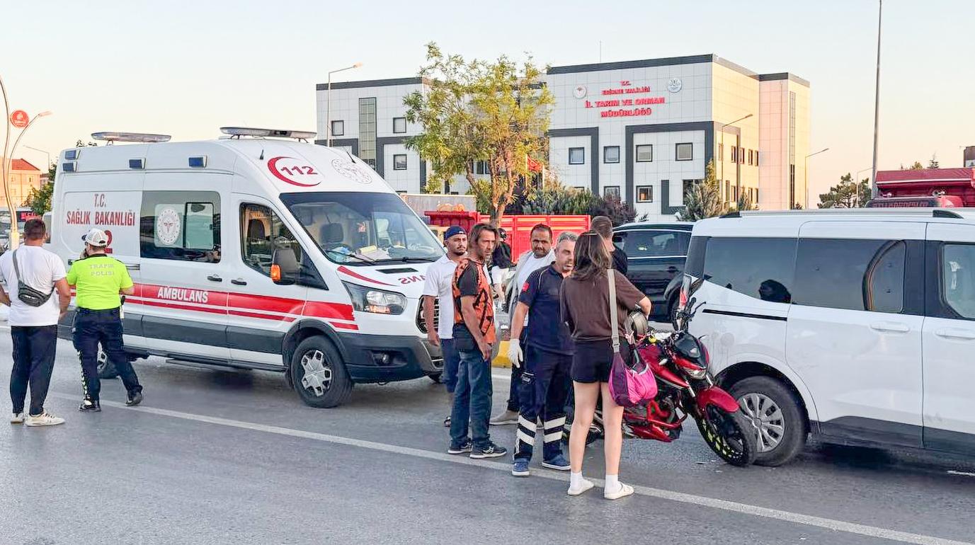 Başpehlivanın aracına çarptı