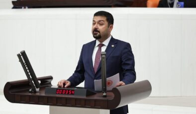 “Özgür Özel’in yanında olmaya devam edeceğim”