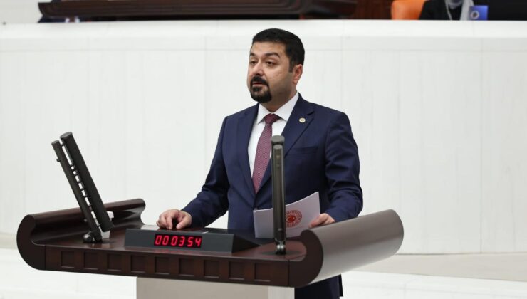 “Özgür Özel’in yanında olmaya devam edeceğim”