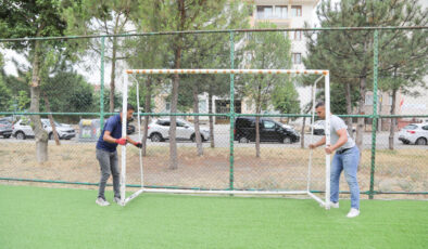 Halı sahalar yeni görünümüne kavuşuyor