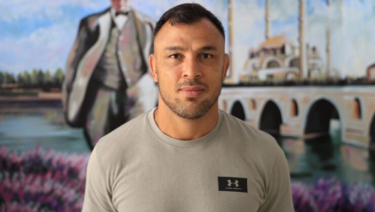 En yaşlı başpehlivan dualı çayırı bırakmak istemiyor