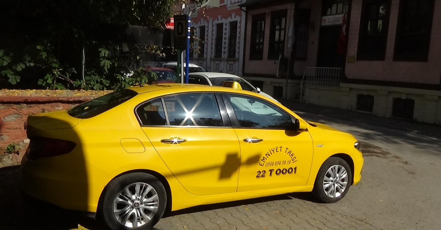 Taksinin kapısını açmak 120 lira