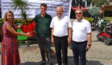 Kaymakam çiçeklerini satışa çıkardı
