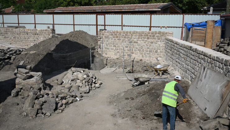 Yarım minareli cami restore ediliyor