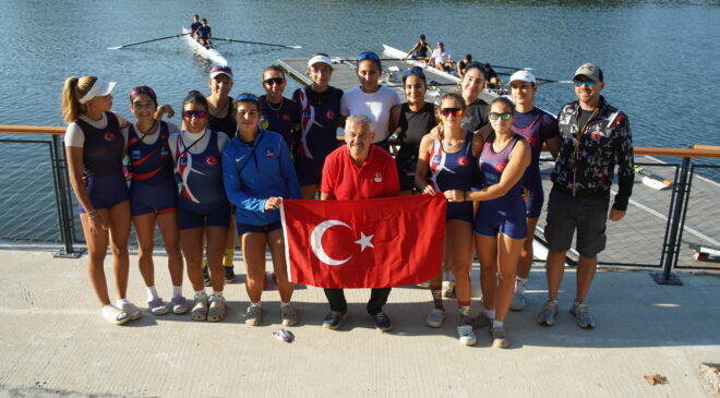 Milli kürekçiler Türk Bayrağı açtı