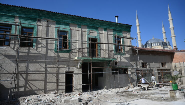 Mezit Bey Hamamı’nda restorasyon sürüyor