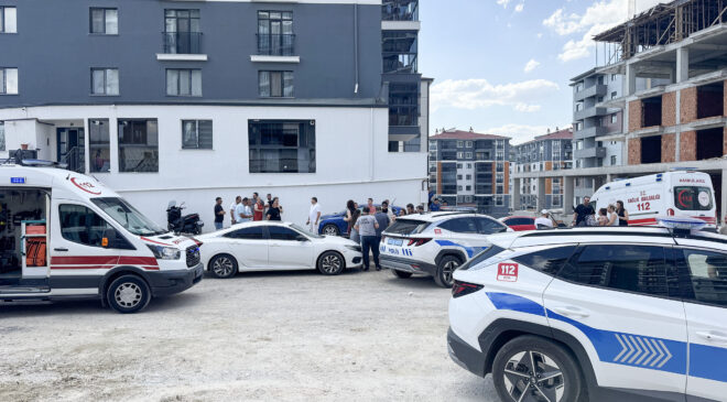 Eşini ve çocuğunu boğarak öldürdü