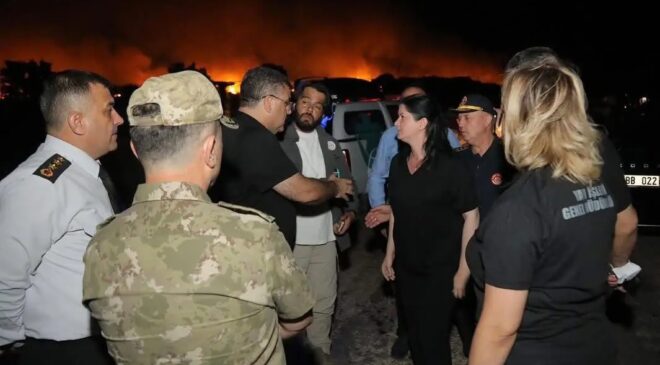 Gece boyunca sahadaydı