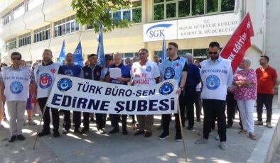 Kamu çalışanları iş bıraktı